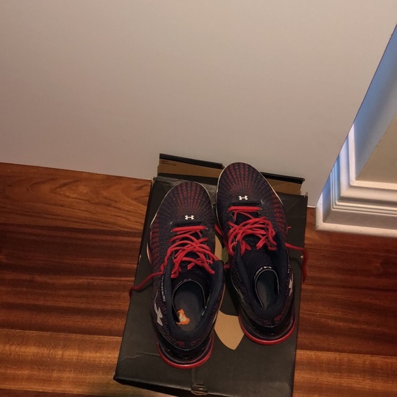 Limited Edition UA clutch fit drive basket shoe - Picture 3 of 5